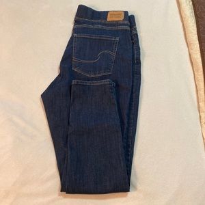 Levi Signature pull-up jeans. Elastic waist.